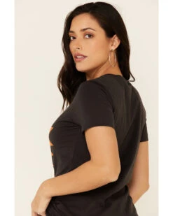 Wrangler Women's Southwestern Horseshoe Desert Graphic Tee  -Velora Studio Shop 2000335858 001 P5