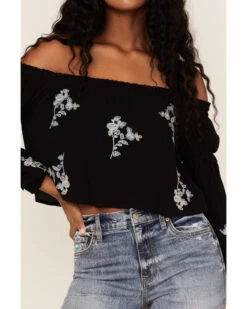 Shyanne Women's Floral Embroidered Off-Shoulder Crop Top -Velora Studio Shop 2000364756 001 P3