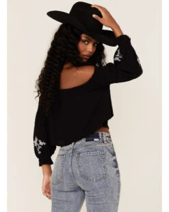 Shyanne Women's Floral Embroidered Off-Shoulder Crop Top -Velora Studio Shop 2000364756 001 P4