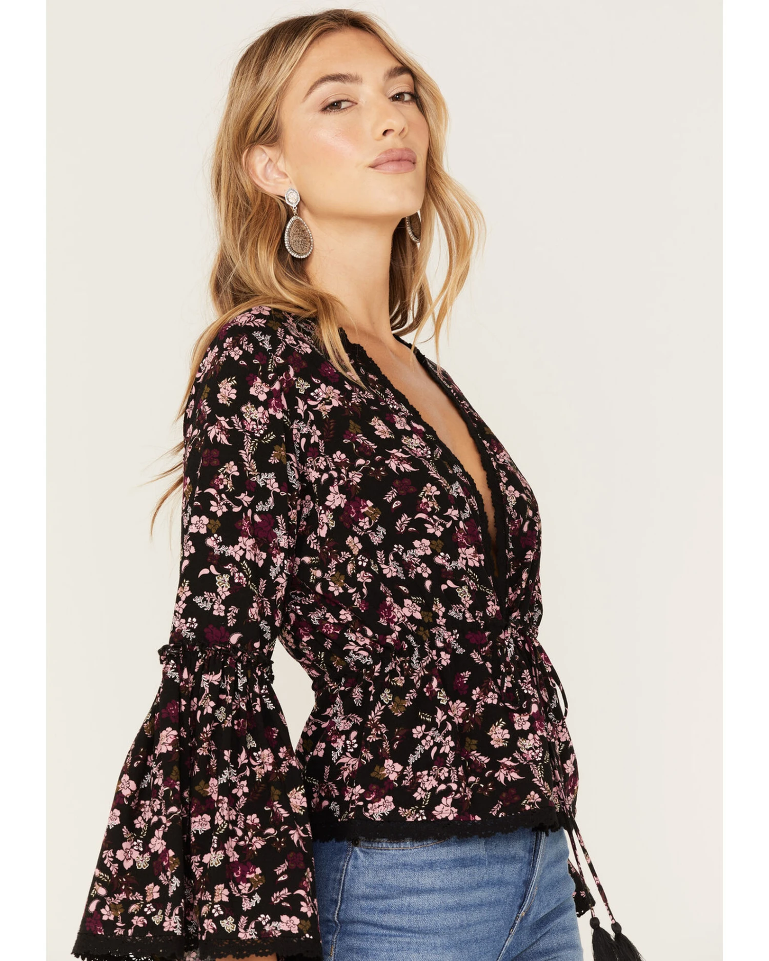 Idyllwind Women's Fall For Me Floral Print Bell Sleeve Kimono 2 Idyllwind Women's Fall For Me Floral Print Bell Sleeve Kimono - Image 2