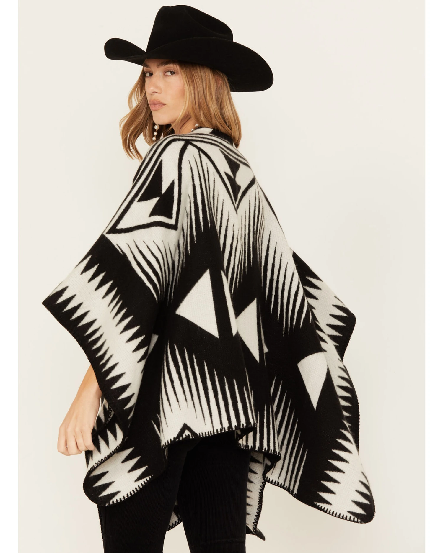 Shyanne Women's Deco Print Blanket Shawl 4 Shyanne Women's Deco Print Blanket Shawl - Image 4