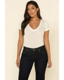 Wrangler Women's Dark Dynasty Ultimate Riding Q-Baby Jeans 11 Wrangler Women's Dark Dynasty Ultimate Riding Q-Baby Jeans -Velora Studio Shop 350744 7460 P2